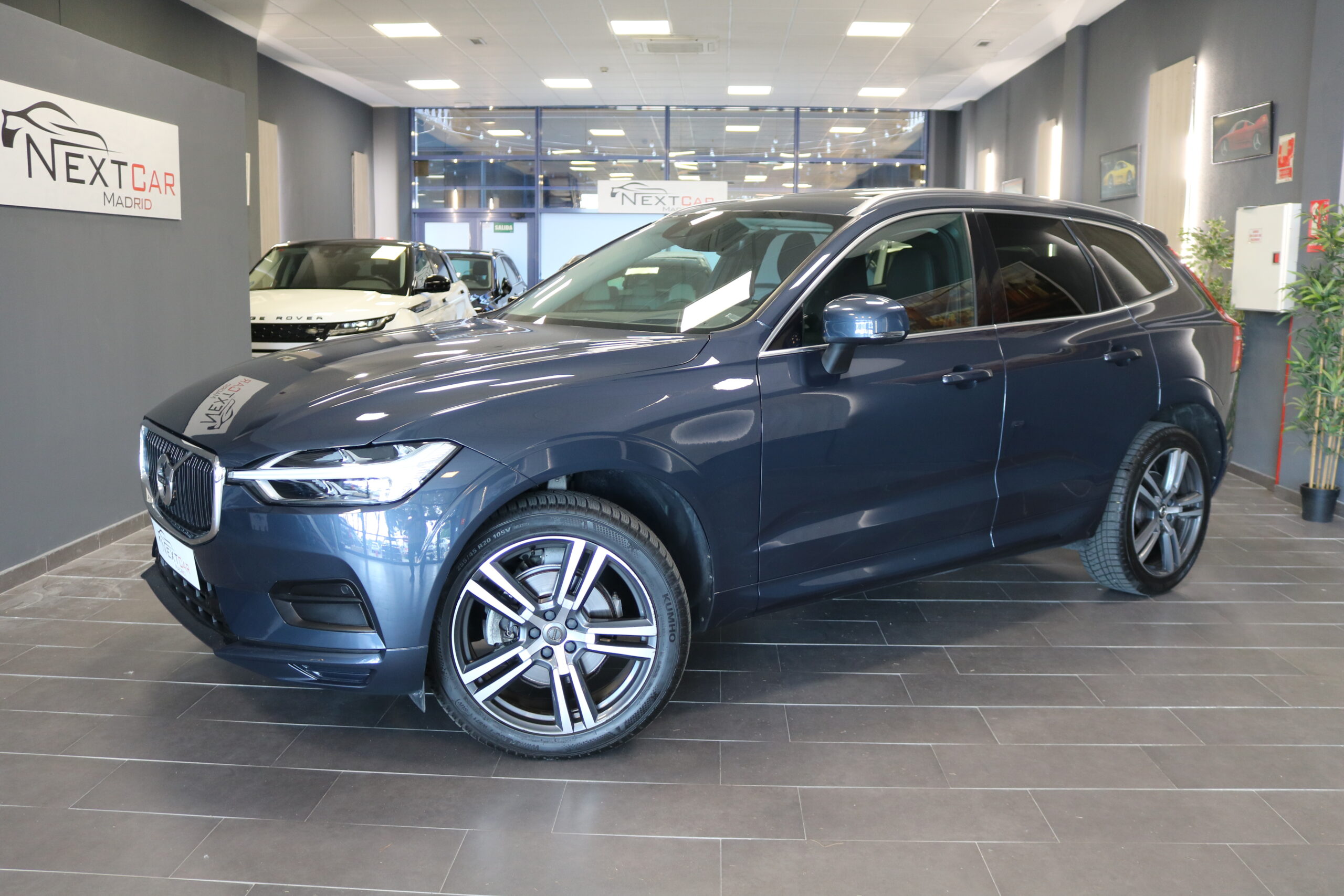 VOLVO XC60 2.0 D4 MOMENTUM PRO AUTO