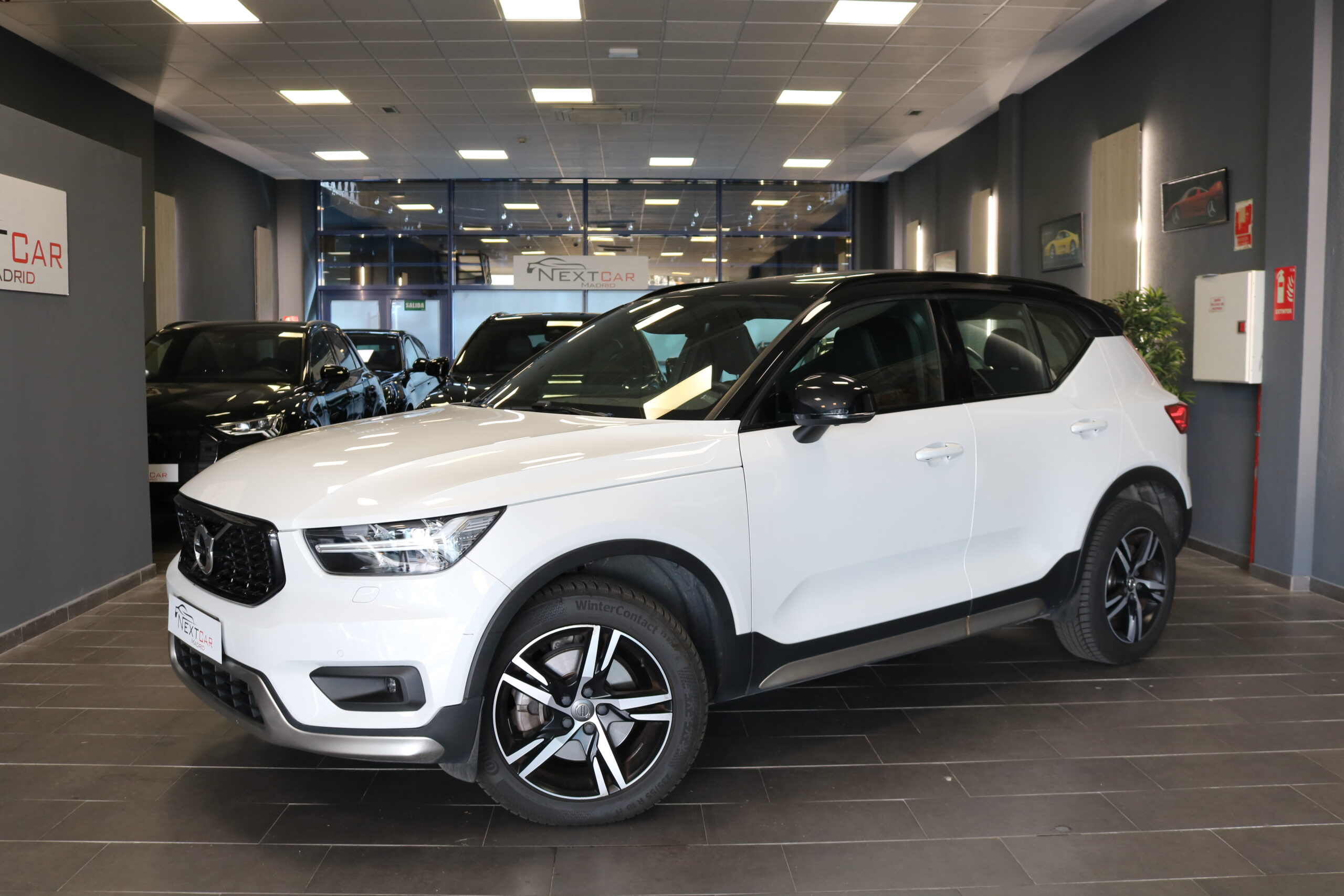 VOLVO XC40 2.0 B4 G AWD PLUS DARK AUTO